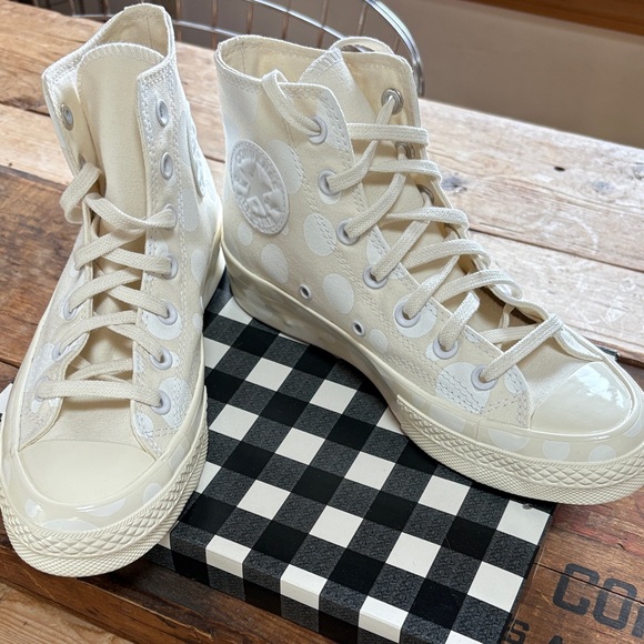 High-Top Cream Sneakers - Picture 4 of 5